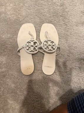 Tory Burch White Leather Logo Thong Sandals. Square toe, size 9.